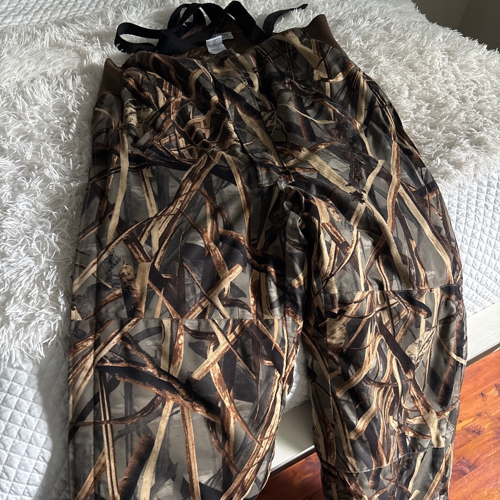 Columbia large men’s heavy camo overalls